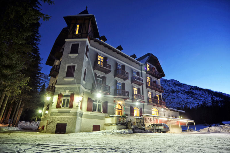 Hotel Croda Rossa Carbonin Esterno foto