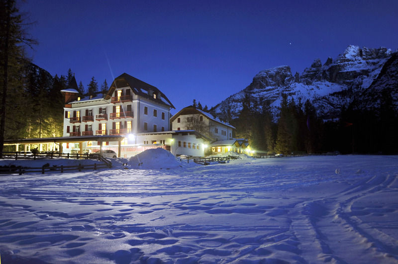 Hotel Croda Rossa Carbonin Esterno foto