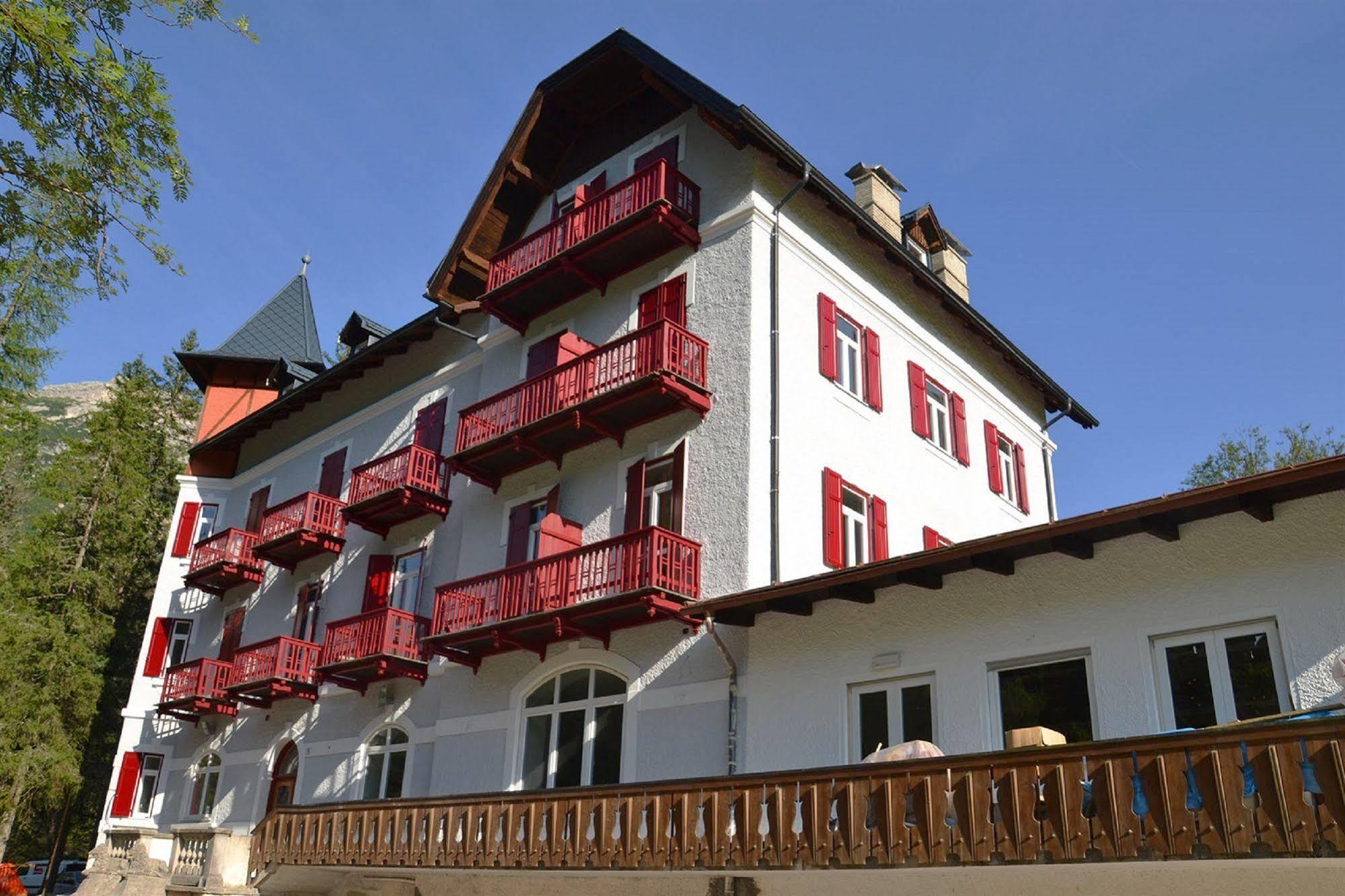 Hotel Croda Rossa Carbonin Esterno foto