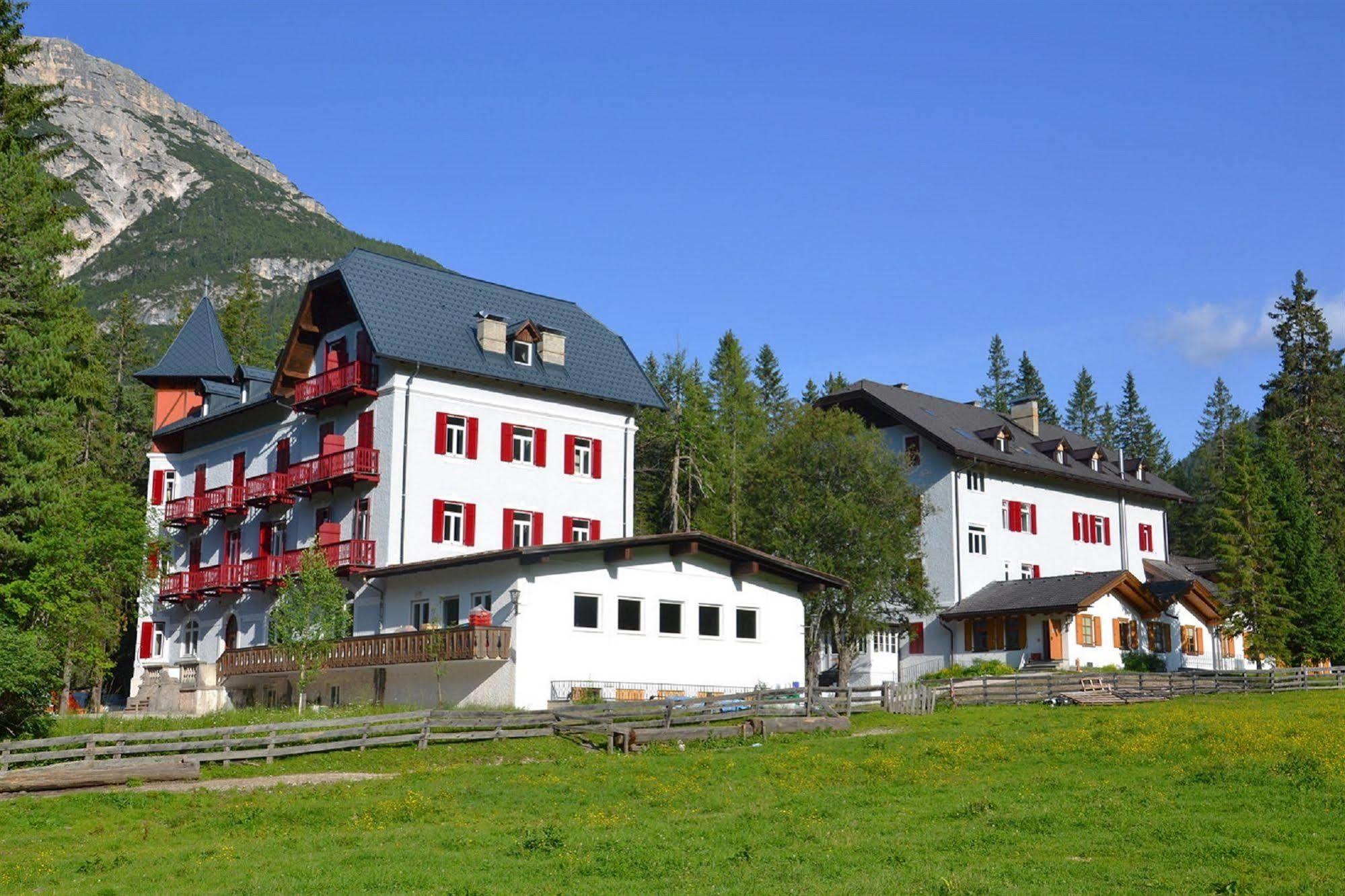Hotel Croda Rossa Carbonin Esterno foto
