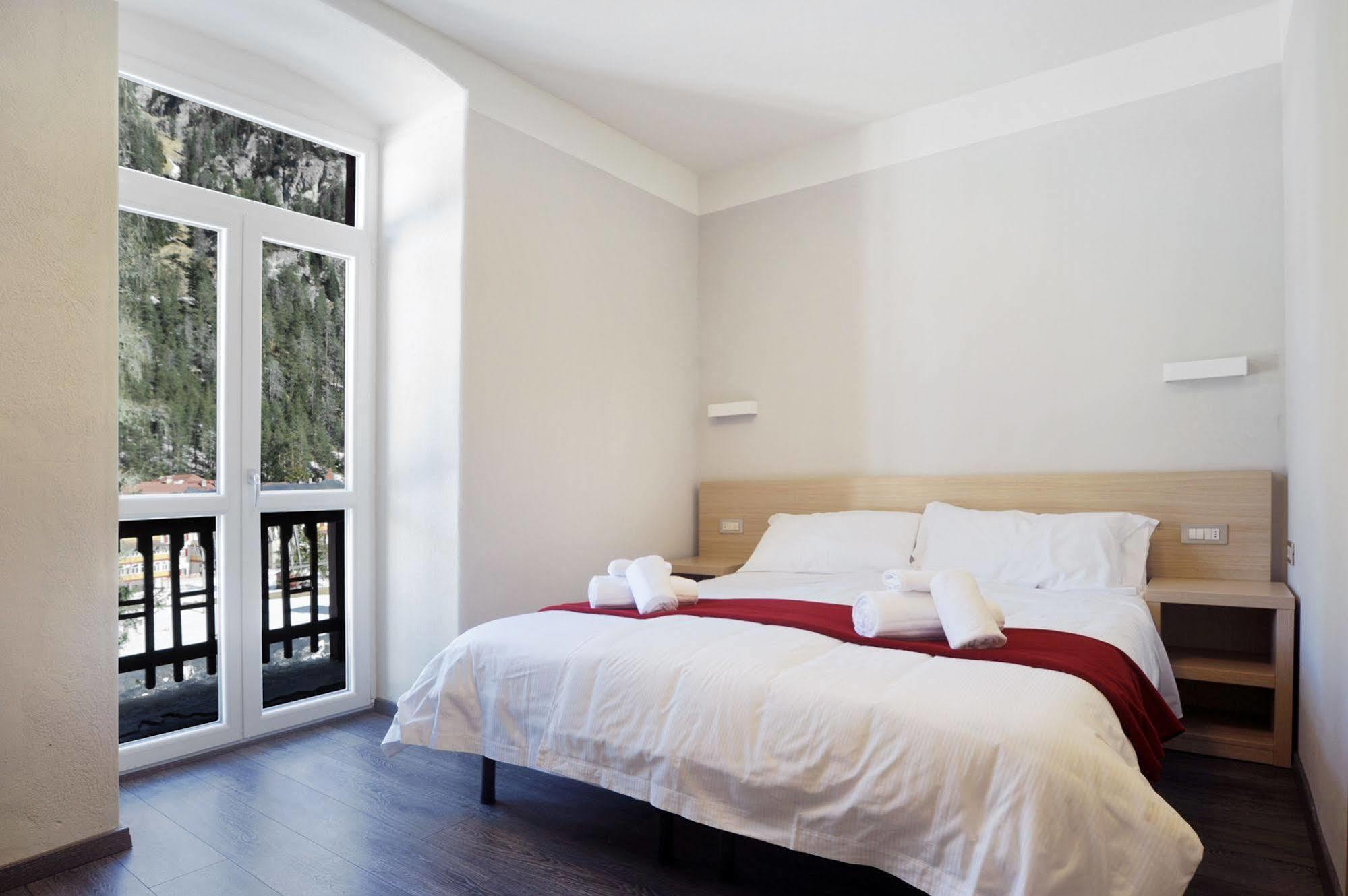 Hotel Croda Rossa Carbonin Esterno foto